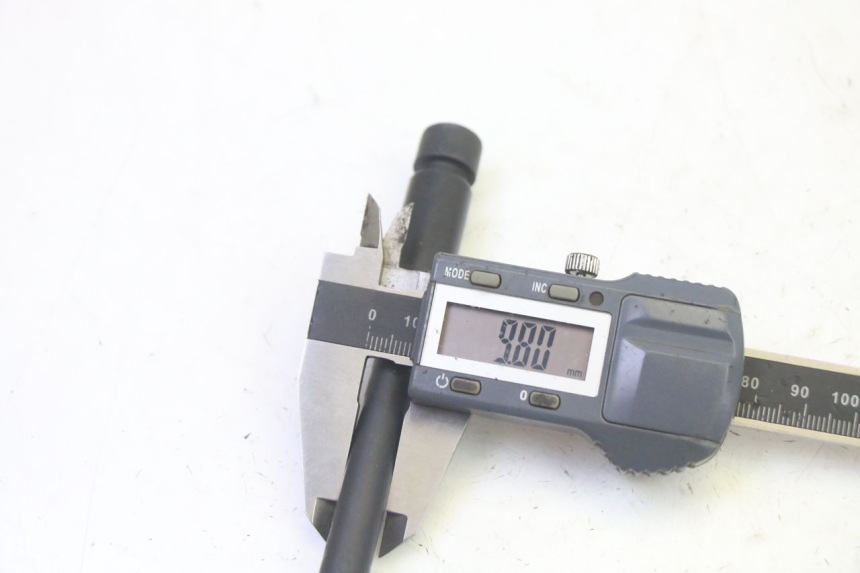 photo de EJE RUEDA DELANTERO HITWAY H5 1