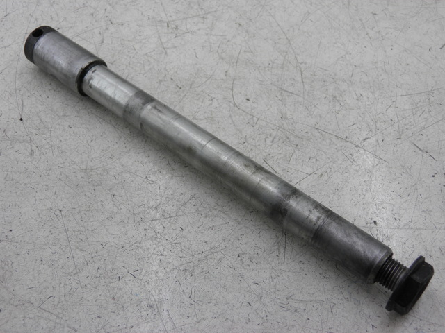 photo de EJE RUEDA DELANTERO HONDA ST PAN EUROPEAN ABS 1100 (2002 - 2001)