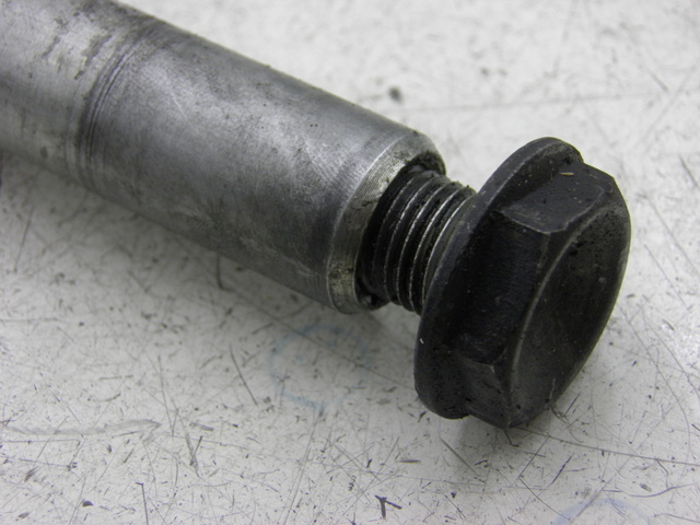 photo de EJE RUEDA DELANTERO HONDA ST PAN EUROPEAN ABS 1100 (2002 - 2001)