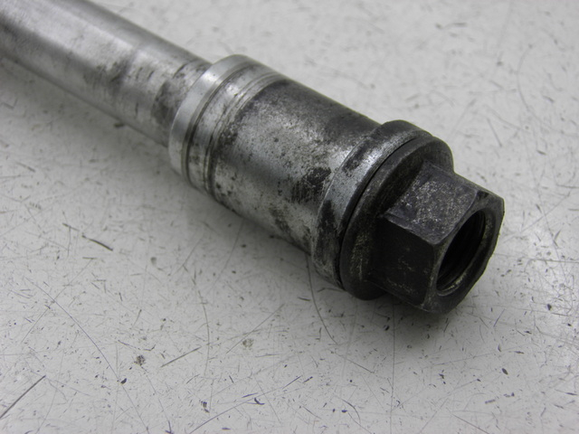 photo de EJE RUEDA DELANTERO KAWASAKI ER - 5 500 (1997 - 2000) - Detalle de la pieza