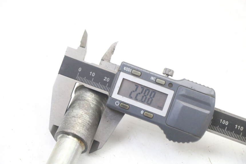 photo de EJE DE LA RUEDA DELANTERA KAWASAKI ZR7 ZR-7 S 750 (1999 - 2004)