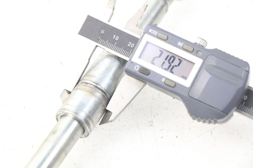 photo de EJE RUEDA DELANTERO YCF LITE F 125