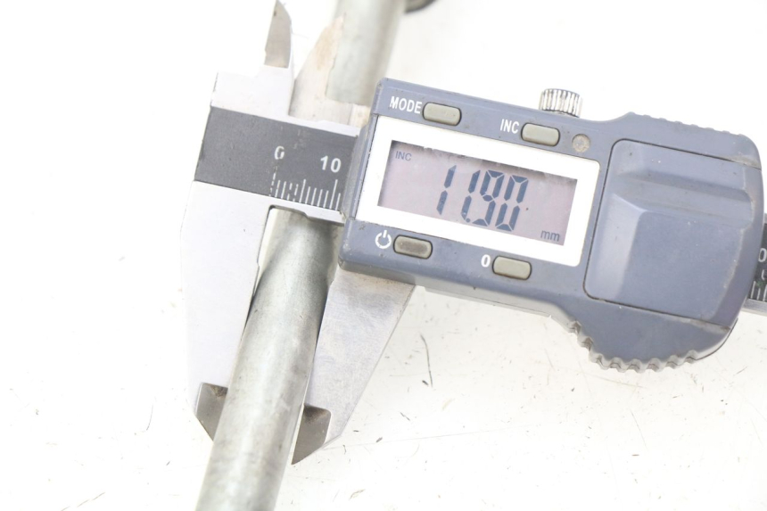photo de EJE DE LA RUEDA DELANTERA MBK FLIPPER 50 (2004 - 2012)