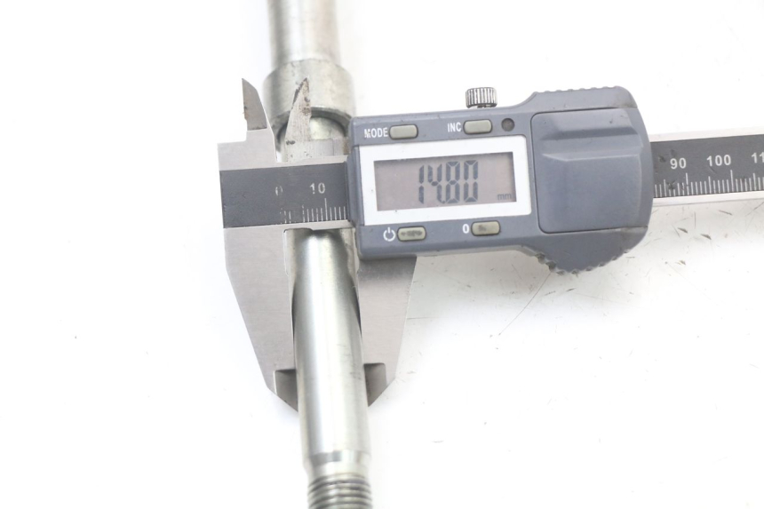 photo de EJE RUEDA DELANTERO RIEJU MRT 50 (2018 - 2021)