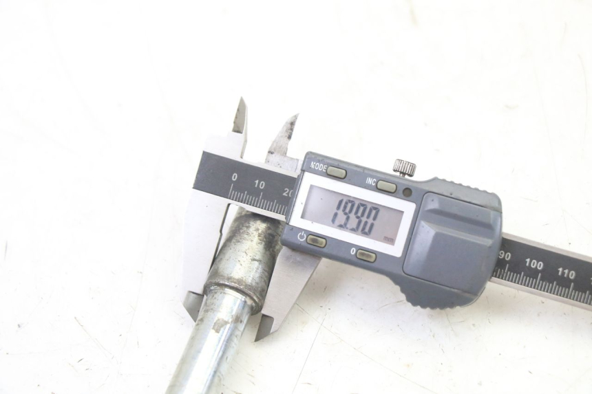 photo de EJE DE LA RUEDA DELANTERA GILERA NEXUS 125 (2009 - 2013)