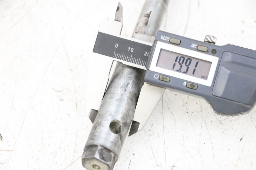 photo de EJE RUEDA DELANTERO HONDA NSR R 125 (1994 - 2003) - Vista general del producto