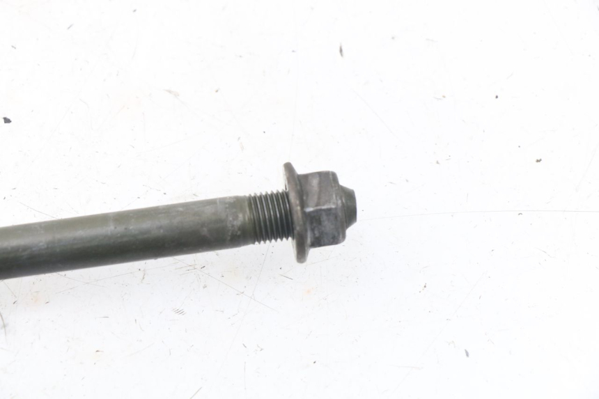 photo de EJE RUEDA DELANTERO SYM ORBIT 2 4T 50 (2018 - 2022) - Zoom estado de uso