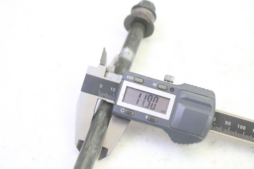 photo de EJE RUEDA DELANTERO SYM ORBIT III 3 4T 50 (2021 - 2025) - Primer plano técnico