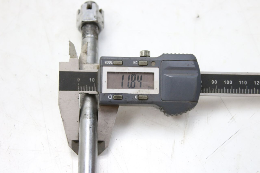 photo de EJE DE LA RUEDA DELANTERA KEEWAY OUTLOOK 125 (2007 - 2013)