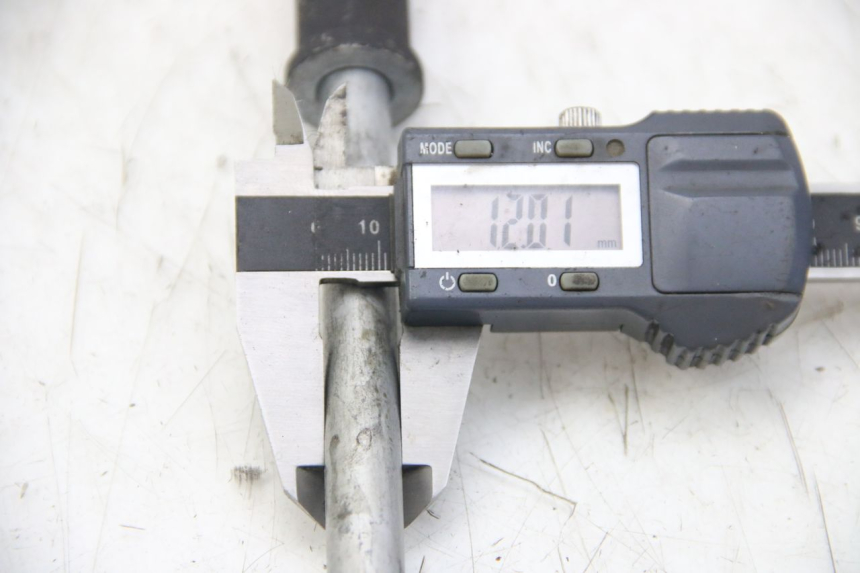 photo de EJE DE LA RUEDA DELANTERA HONDA PES PS I 125 (2006 - 2012)