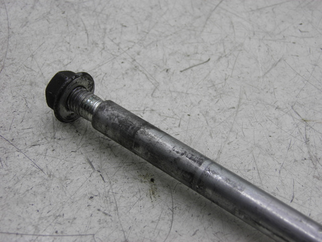 photo de EJE DE LA RUEDA DELANTERA PIAGGIO X8 125 (2004 - 2007)