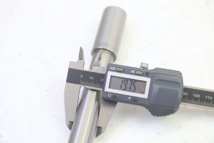 photo de EJE RUEDA DELANTERO BMW R GS 1250 (2021 - 2024) - Vista general del producto