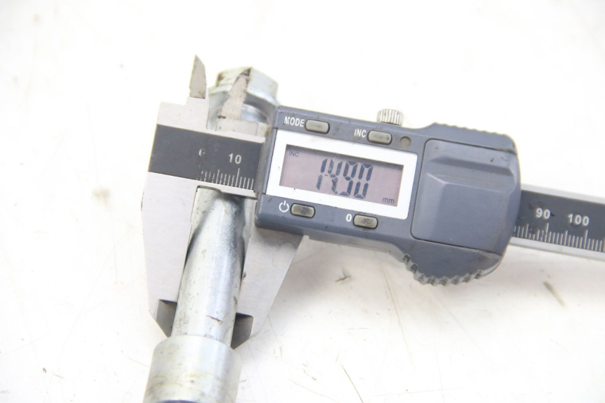 photo de EJE DE LA RUEDA DELANTERA APOLLO RFZ 125