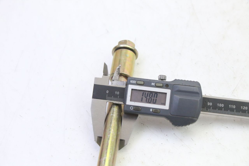 photo de EJE DE LA RUEDA DELANTERA APOLLO RFZ 125
