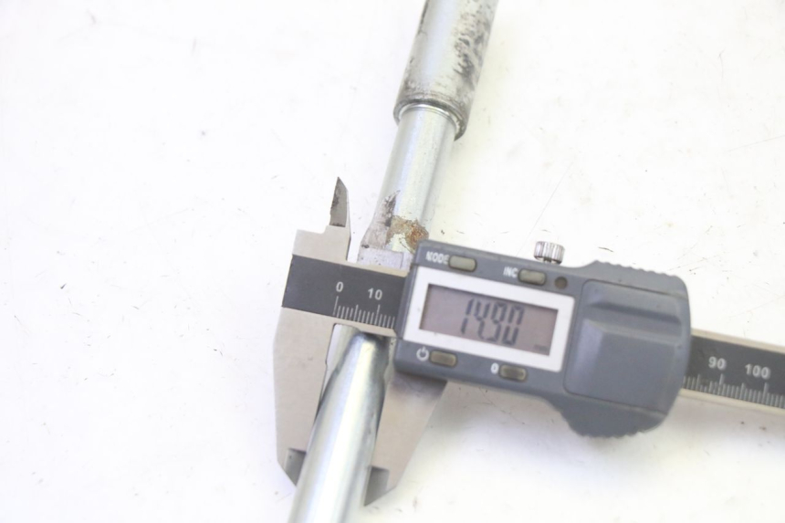 photo de EJE DE LA RUEDA DELANTERA GILERA RUNNER SP 50 (2009 - 2017)