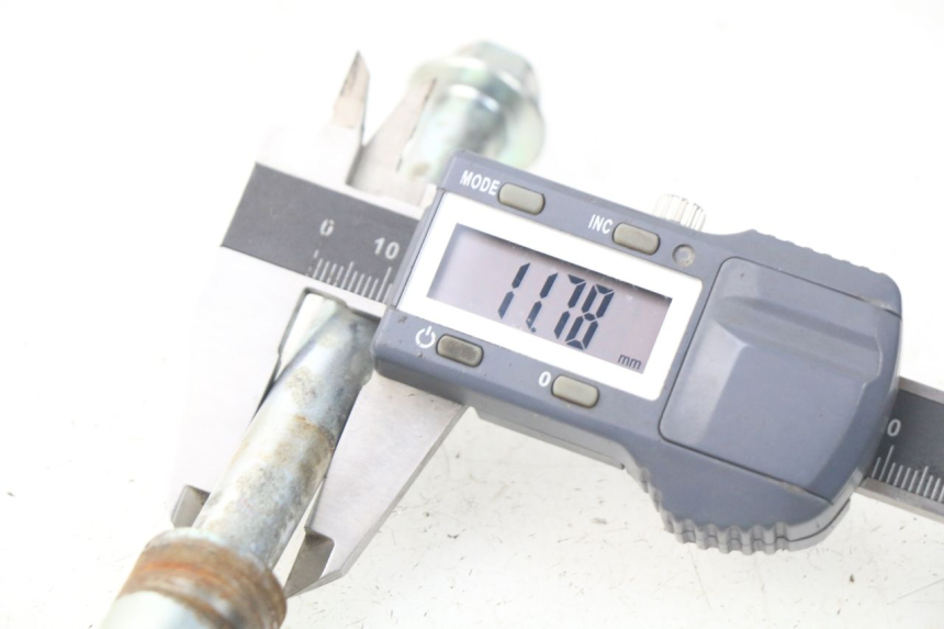 photo de EJE DE LA RUEDA DELANTERA JM MOTORS SANTANA 50 (2014 - 2020)