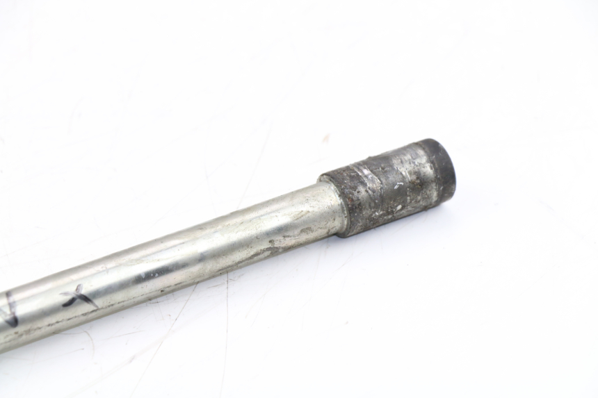 photo de EJE DE LA RUEDA DELANTERA PEUGEOT SATELIS COMPRESSOR K15 125 (2006 - 2009)