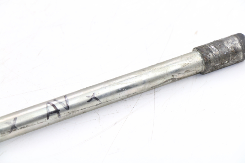 photo de EJE DE LA RUEDA DELANTERA PEUGEOT SATELIS COMPRESSOR K15 125 (2006 - 2009)