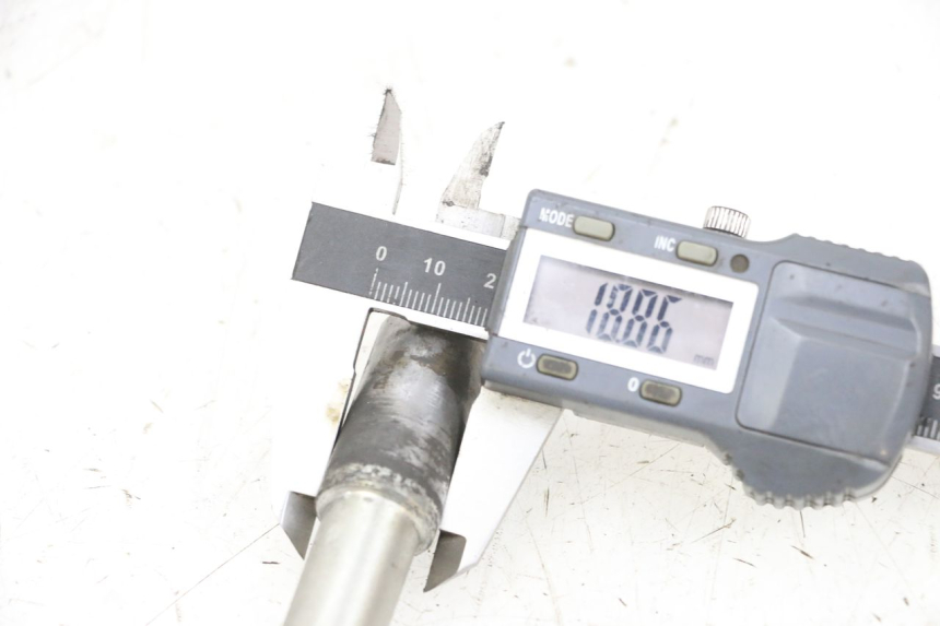 photo de EJE RUEDA DELANTERO PEUGEOT SPEEDFIGHT 4 4T EFI 50 (2021 - 2025) - Detalle de la pieza