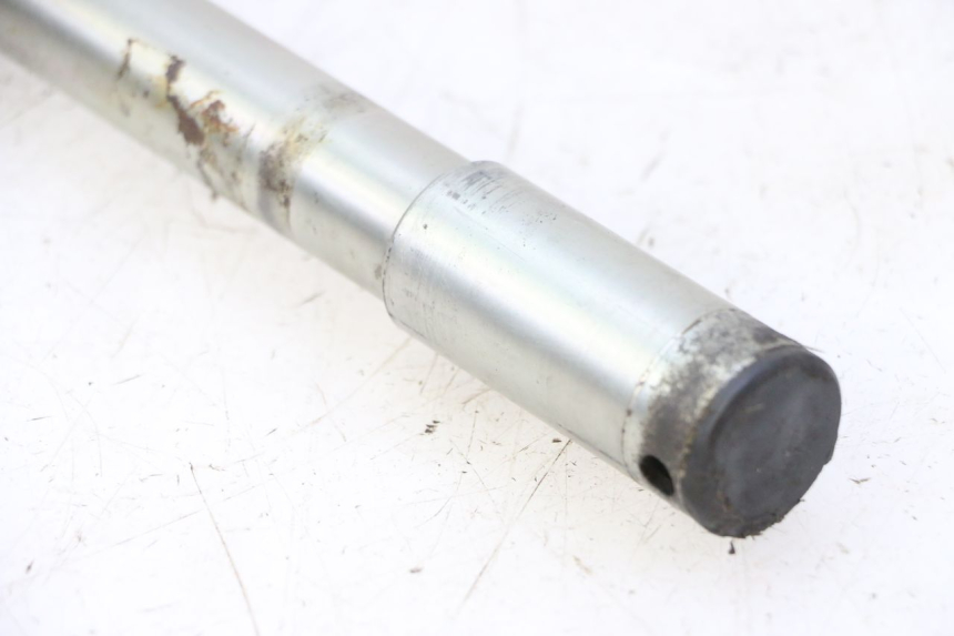 photo de EJE RUEDA DELANTERO TRIUMPH SPRINT 900 (1995 - 1998)