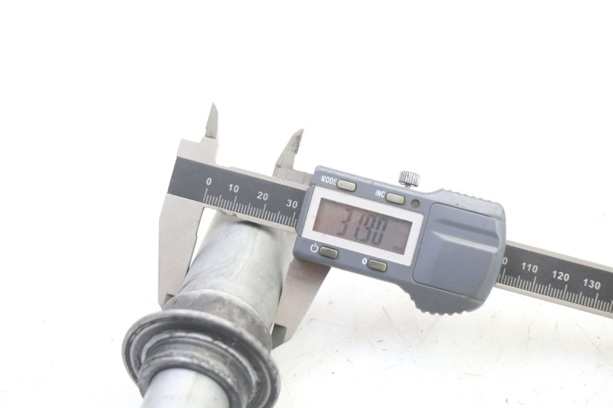 photo de EJE RUEDA DELANTERO HONDA ST PAN EUROPEAN 1300 (2002 - 2013)