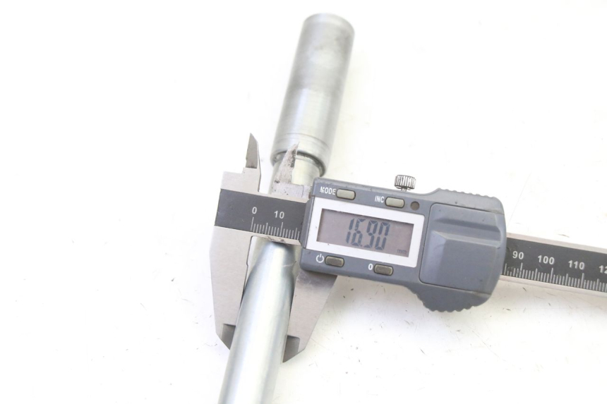 photo de EJE RUEDA DELANTERO SUZUKI SV S 650 (2003 - 2009)