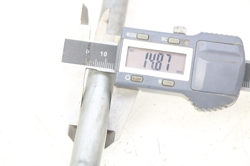 photo de EJE DE LA RUEDA DELANTERA APRILIA SXR 50 (2021 - 2023)
