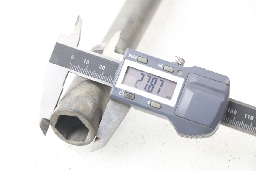 photo de EJE RUEDA DELANTERO YAMAHA TDM ABS 900 (2002 - 2014)