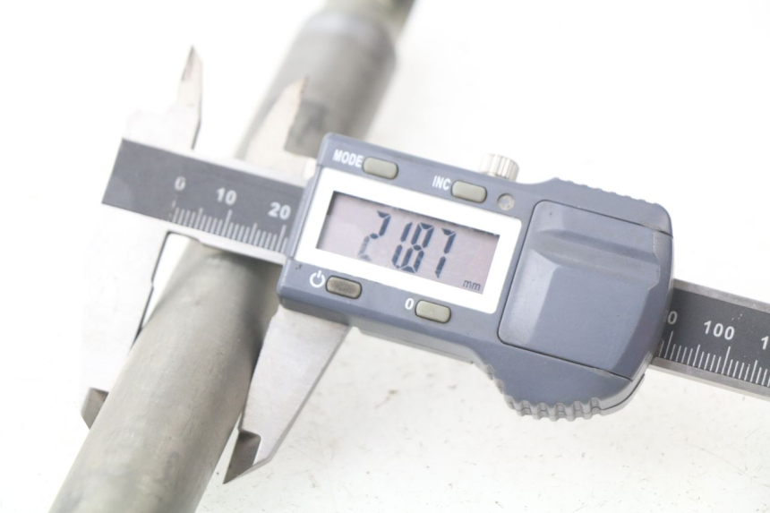 photo de EJE RUEDA DELANTERO YAMAHA TDM ABS 900 (2002 - 2014)