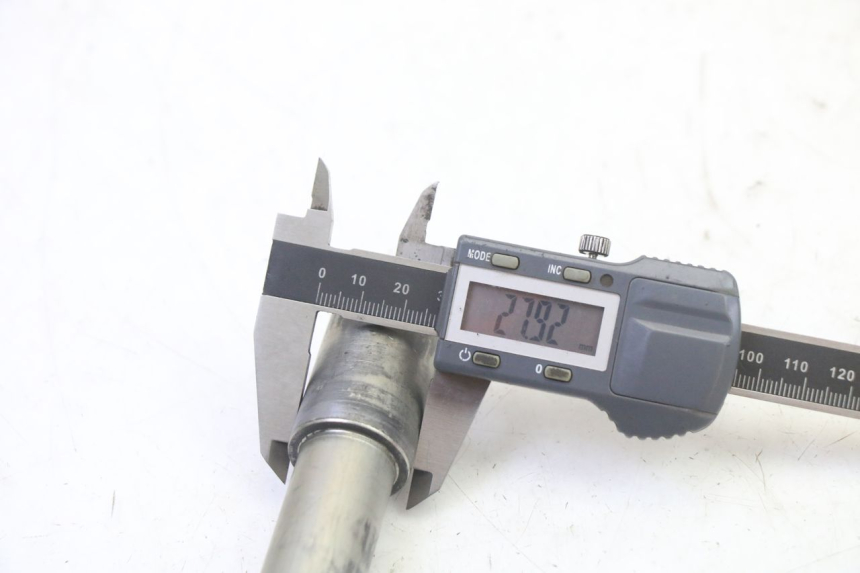 photo de EJE RUEDA DELANTERO YAMAHA TDM ABS 900 (2002 - 2014)