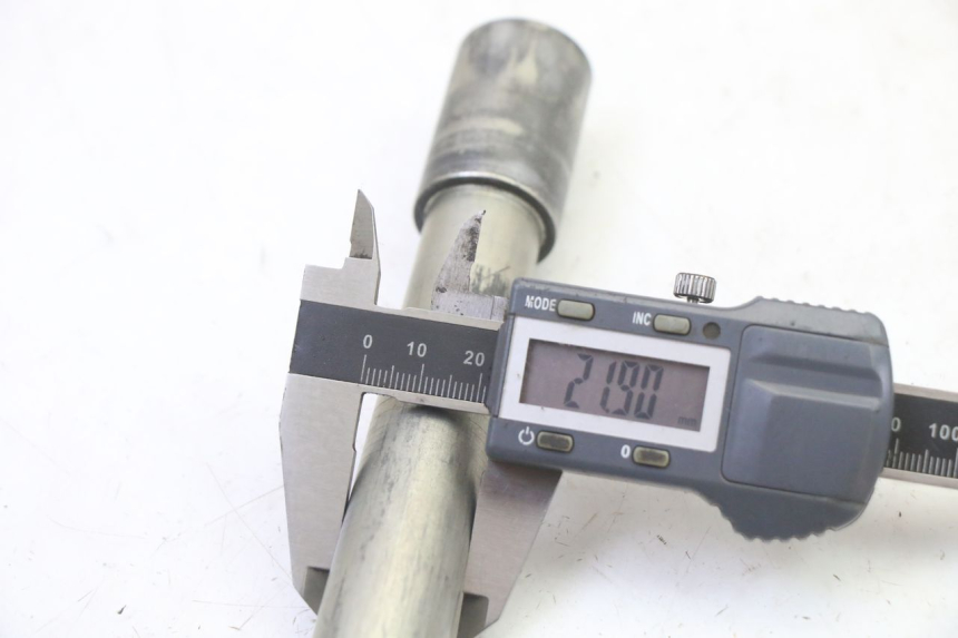 photo de EJE RUEDA DELANTERO YAMAHA TDM ABS 900 (2002 - 2014)
