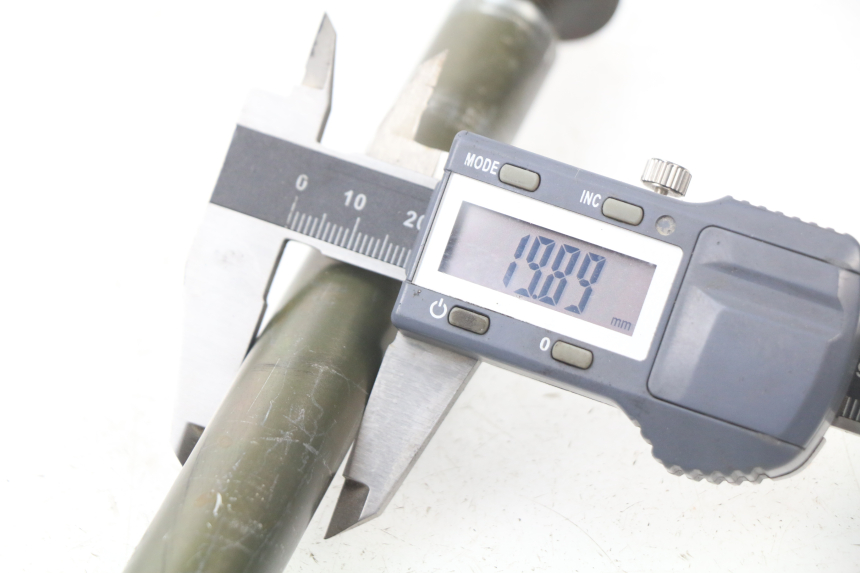 photo de EJE RUEDA DELANTERO KYMCO X-CITING XCITING 400 (2014 - 2018)