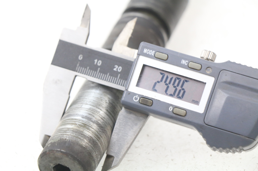 photo de EJE RUEDA DELANTERO KYMCO X-CITING XCITING 400 (2014 - 2018)