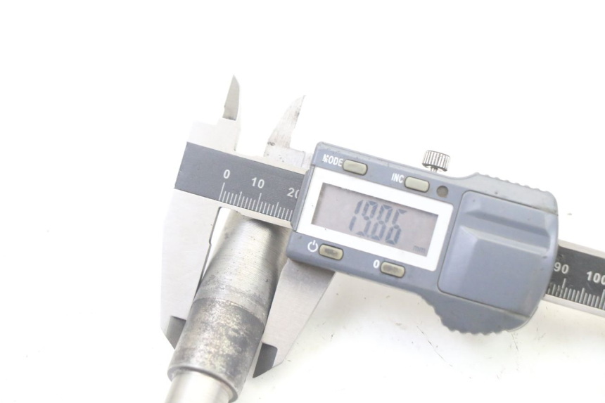 photo de EJE DE LA RUEDA DELANTERA YAMAHA X-MAX XMAX 125 (2010 - 2014)
