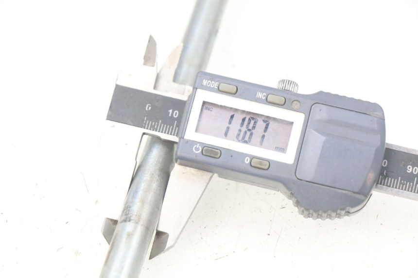 photo de EJE DE LA RUEDA DELANTERA TGB X-MOTION XMOTION 125 (2008 - 2014)