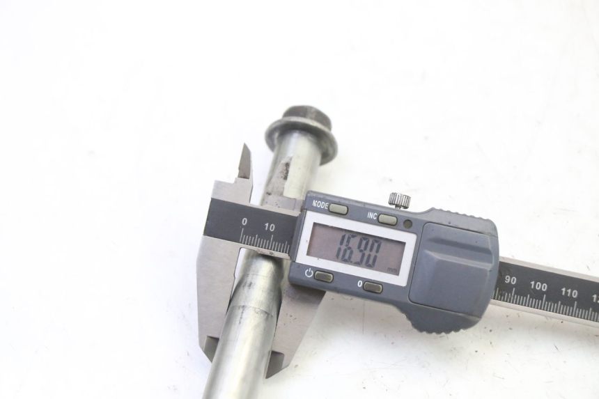 photo de EJE RUEDA DELANTERO YAMAHA XJ6 ABS 600 (2008 - 2016)