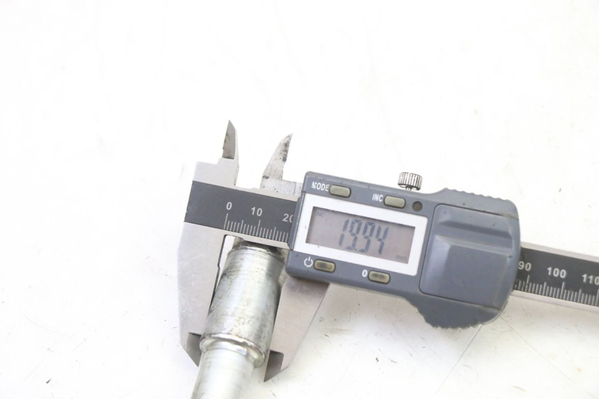 photo de EJE RUEDA DELANTERO HONDA XLV VARADERO 125 (2000 - 2006)