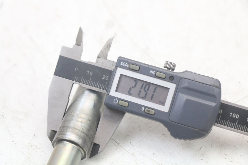 photo de EJE DE LA RUEDA DELANTERA YAMAHA XT X 660 (2004 - 2016)