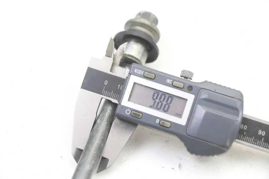 photo de EJE DE LA RUEDA DELANTERA YAMAHA PW 80 (1983 - 2014)