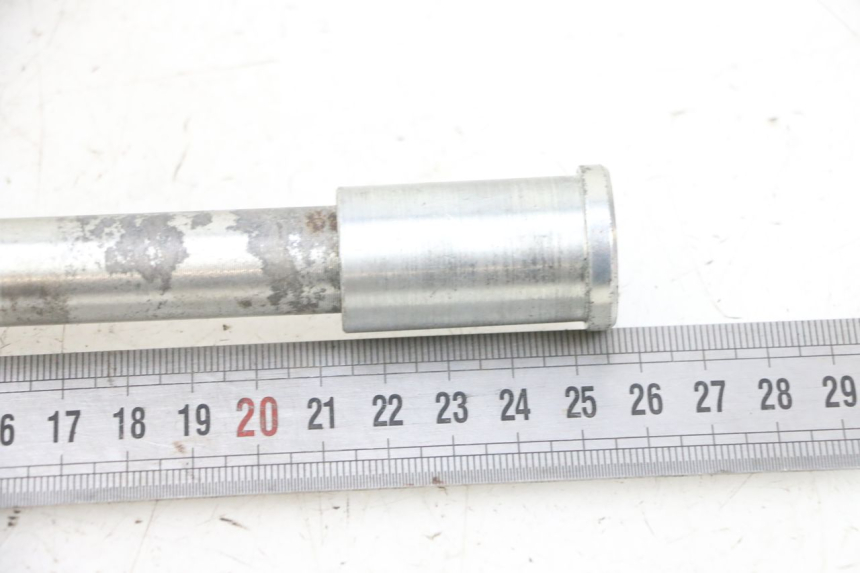 photo de EJE RUEDA DELANTERO KAWASAKI ZR 7 750 (1999 - 2001) - Detalle de la pieza