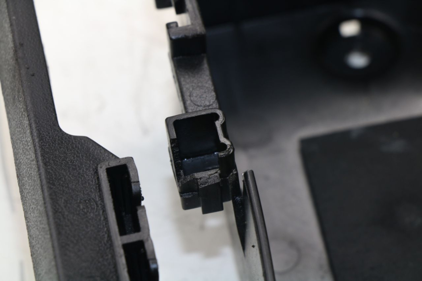 photo de BANDEJA DE BATERíA DAELIM S3 125 (2010 - 2017)