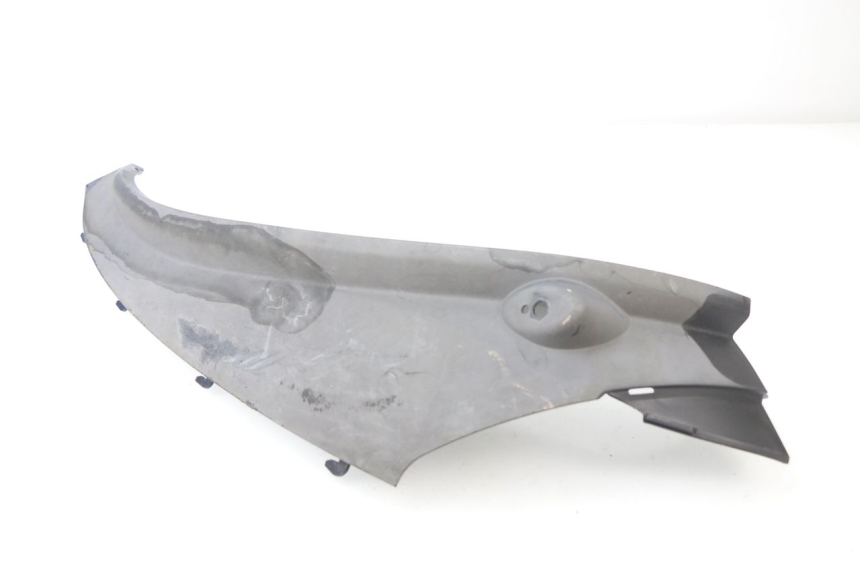 photo de BAJO CARENADO TRASERO DERECHA PIAGGIO MP3 LT 300 (2010 - 2016) - Primer plano técnico