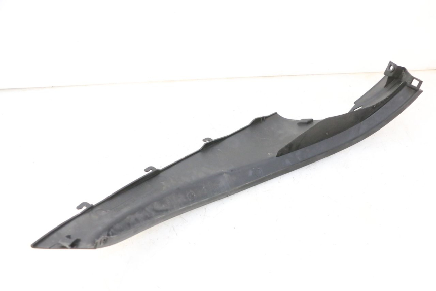 photo de BAJO CARENADO TRASERO DERECHA PIAGGIO MP3 RL 250 (2007 - 2010)