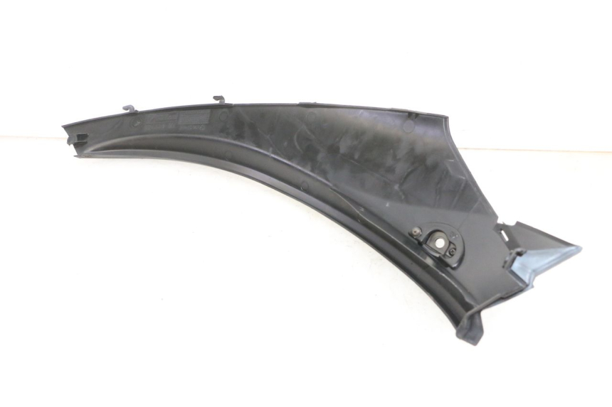 photo de BAJO CARENADO TRASERO DERECHA PIAGGIO MP3 RL 250 (2007 - 2010) - Zoom estado de uso