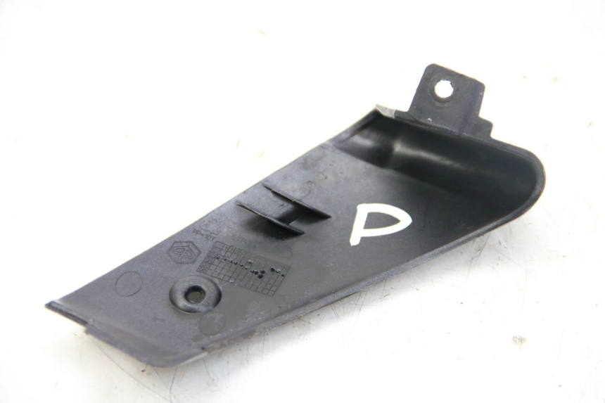 photo de FALDóN LATERAL TRASERO DERECHO PIAGGIO VESPA GRANTURISMO 125 (2003 - 2007)