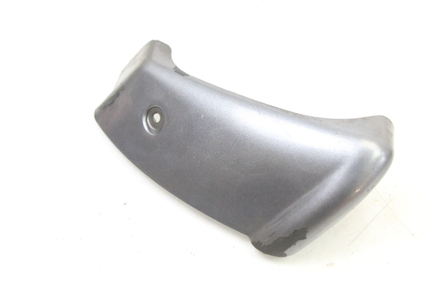 photo de FALDóN LATERAL TRASERO DERECHO PIAGGIO VESPA GRANTURISMO 125 (2003 - 2007)
