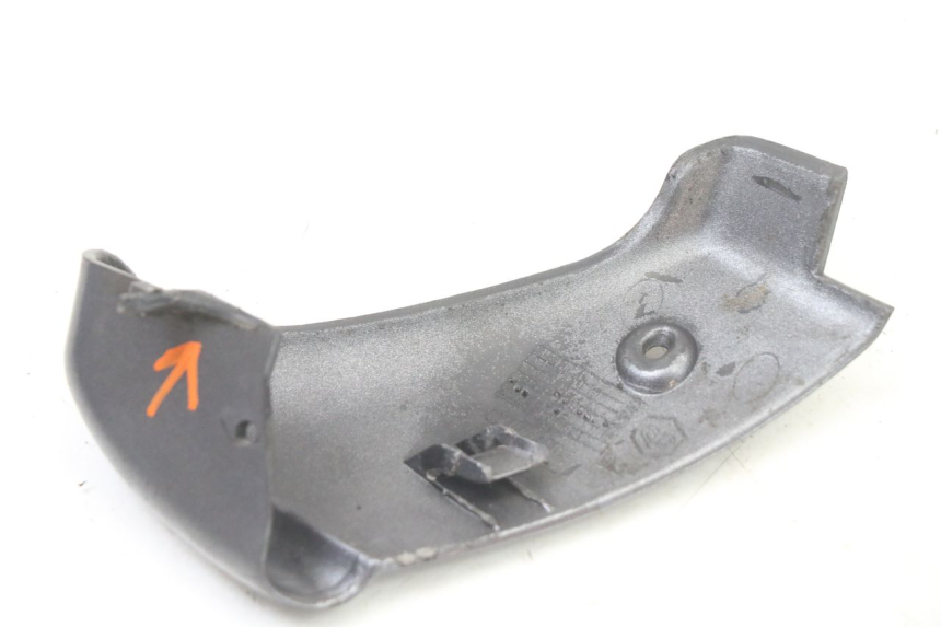 photo de FALDóN LATERAL TRASERO DERECHO PIAGGIO VESPA GRANTURISMO 125 (2003 - 2007)