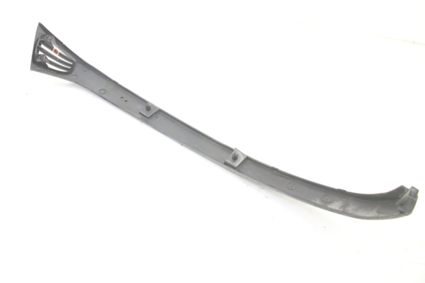 photo de FALDóN LATERAL TRASERO DERECHO PIAGGIO VESPA LX 2T 50 (2005 - 2013)