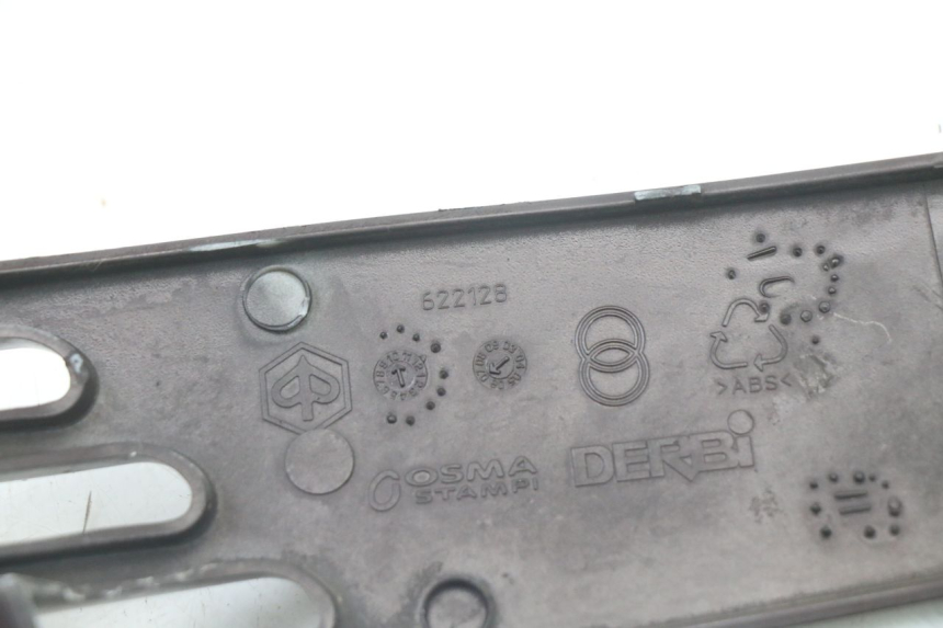 photo de BAJO CARENADO TRASERO DERECHA PIAGGIO VESPA LX IE 125 (2010 - 2012)