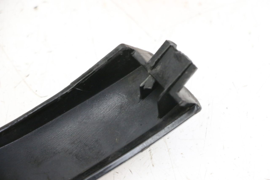 photo de FALDóN LATERAL TRASERO DERECHO PIAGGIO VESPA S 2T 50 (2007 - 2014)